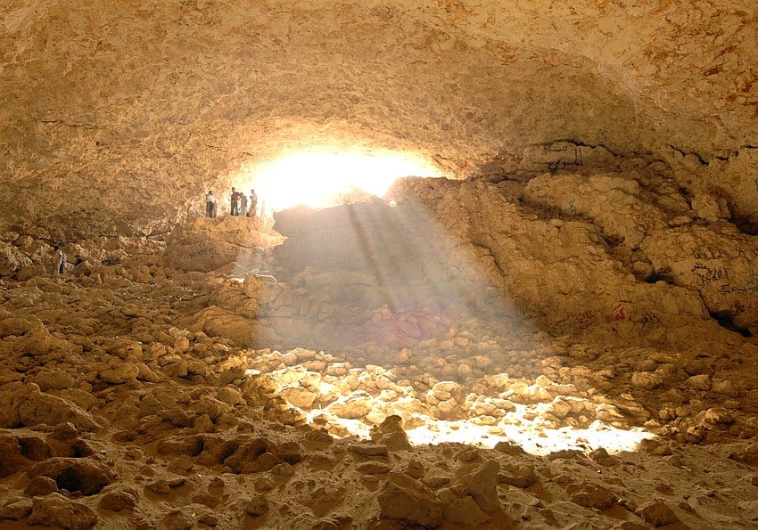 dahl al misfir cave copyright qatar tourism authority