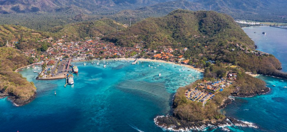 Viele Orte können Sie aus Bali mit dem Boot bereisen