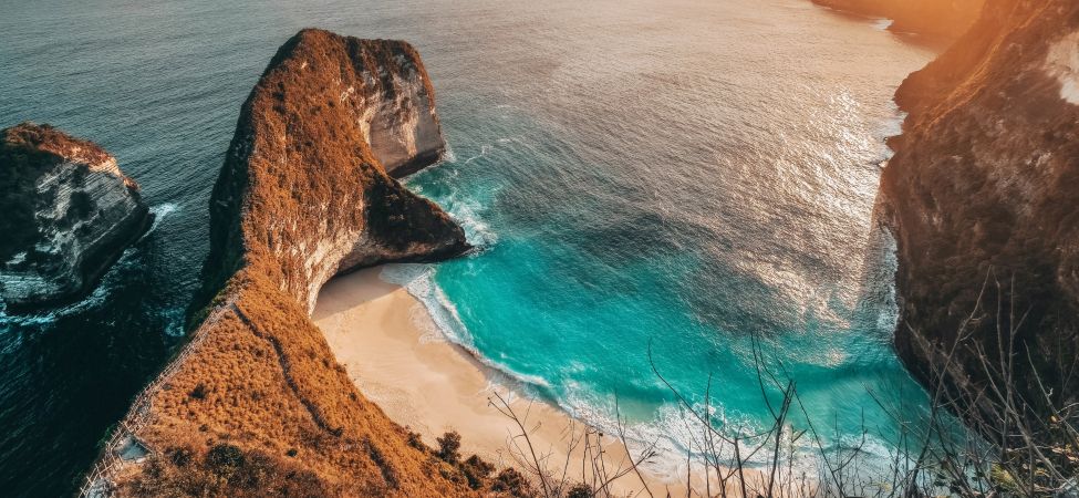 Der Kelingking Beach zieht viele Touristen nach Bali