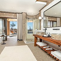 Earth Lodge - Luxury Suite