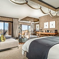 Earth Lodge - Luxury Suite