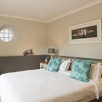 Four Rosmead- Deluxe Room