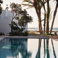Infinity Edge Pool - Almyra