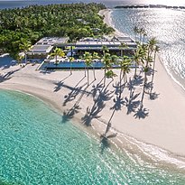 Infinity Pool und Seasalt Restaurant - Alila Kothaifaru Maldives