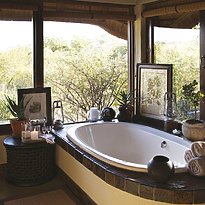 Luxury Room - Tuningi Safari Lodge