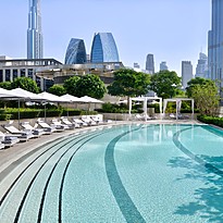 Pool auf Lobby Level - The Address Sky View