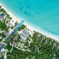 Pool aus der Vogelperspektive - Fairmont Maldives Sirru Fen Fushi