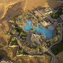 Pool im benachbarten Qasr Al Sarab