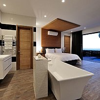 Sea Star Rocks Boutique Hotel - Pool Room