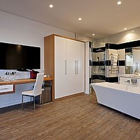 Sea Star Rocks Boutique Hotel - Pool Room
