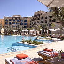 Swimmingpool des Saadiyat Rotana Resort & Villas