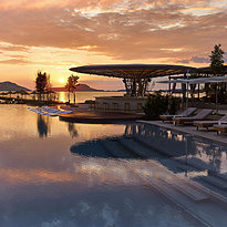 Wet Deck - W Costa Navarino