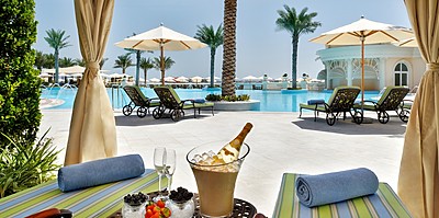 Relaxen am Pool - Raffles The Palm Dubai