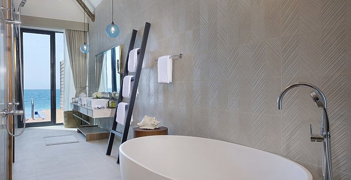 Badezimmerbeispiel Beach Pool Villa