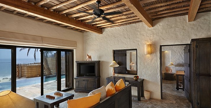 Beachfront Pool Villa Suite Wohnzimmer - Six Senses Zighy Bay