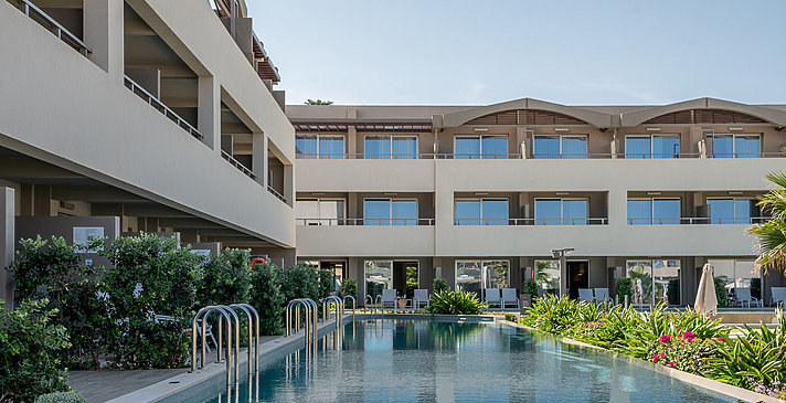 Classic Room Sharing Pool - Euphoria Resort