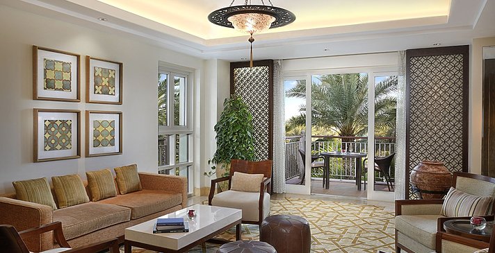 Club Lounge - The Ritz-Carlton, Dubai