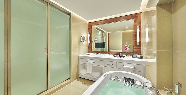 Premier / Club Room Badezimmer - The Ritz-Carlton, Bahrain