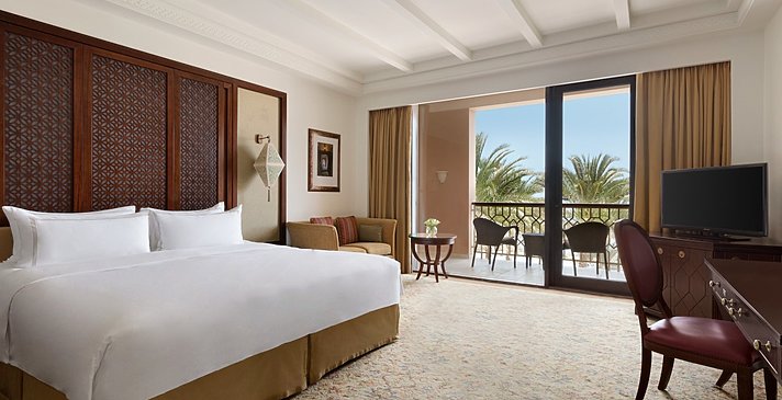 Deluxe Room - Shangri-La Al Husn Resort & Spa