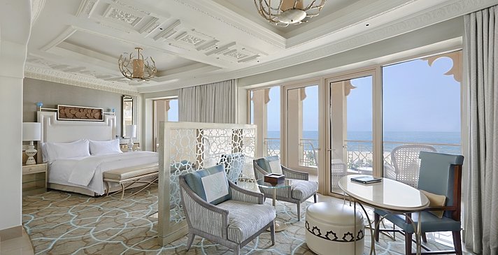 Deluxe Sea View Balcony Zimmerbeispiel eines gebogenen layouts