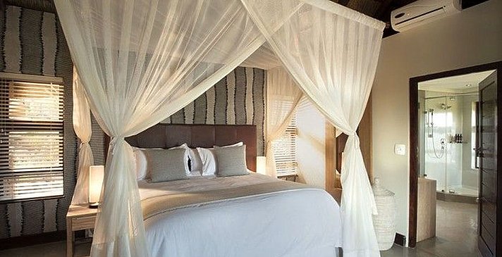 Deluxe Suite - Mhondoro Game Lodge