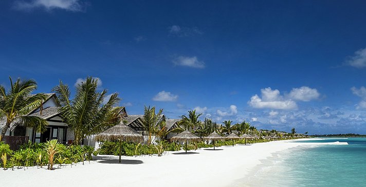 Earth Villas vom Strand aus - OZEN Life Maadhoo