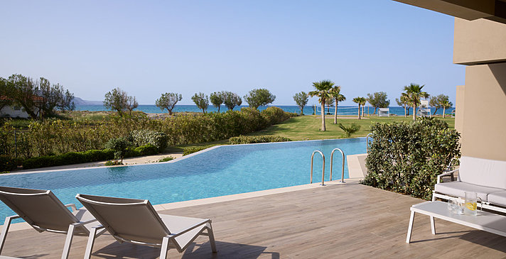 Family Suite Sharing Pool Side Sea View - Euphoria Resort