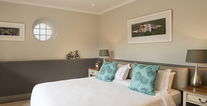 Four Rosmead- Deluxe Room