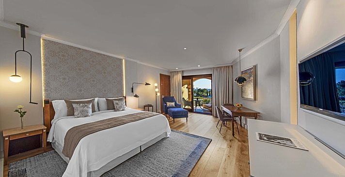 Grand Deluxe Sea View - The St. Regis Mardavall Mallorca Resort