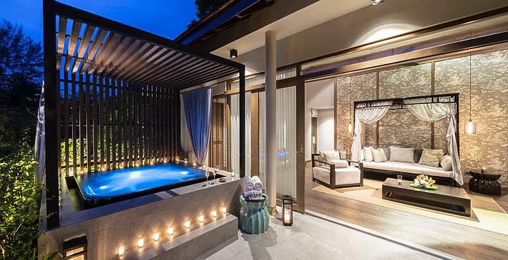 Jacuzzi Pool Suite - The Sarojin