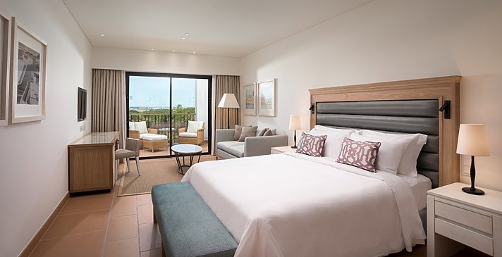 Junior Ocean Suite Resort View - Pine Cliffs Residence