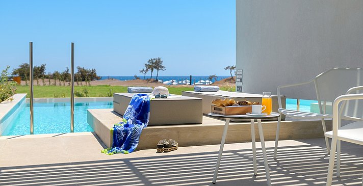 Junior Suite Beachfront Private Pool - Gennadi Grand Resort