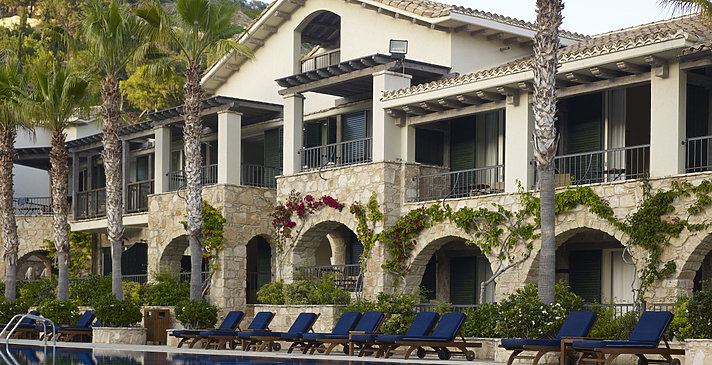 Junior Suite Pool View - Columbia Beach Resort