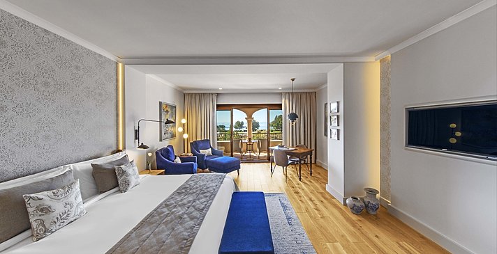 Junior Suite Sea View - The St. Regis Mardavall Mallorca Resort