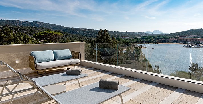 King Bed Deluxe Rooftop - 7Pines Resort Sardinia