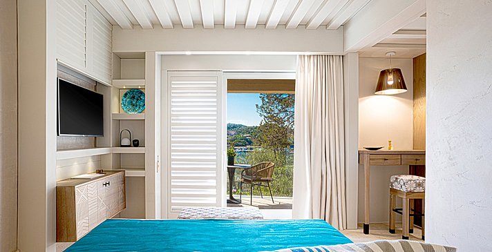King Bed Deluxe Sea View - 7Pines Resort Sardinia