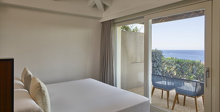 King Suite Sea View - Baia di Chia Resort, Curio Collection by Hilton