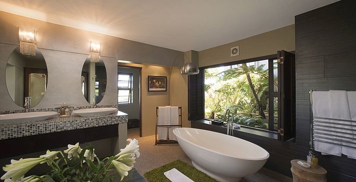 Luxury Lagoon Suite - Forest - Kanonkop Guest House