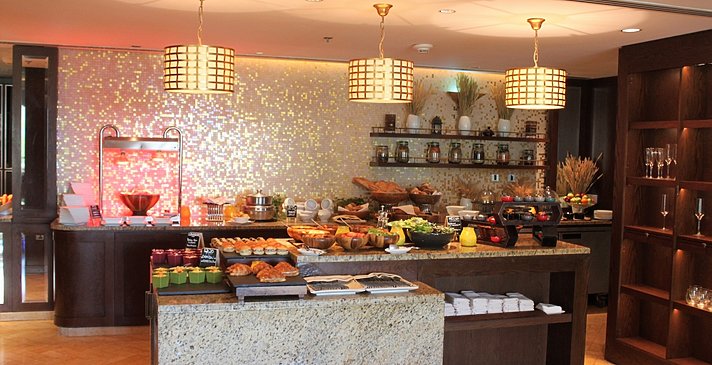 Mittagessen - The Ritz-Carlton, Dubai