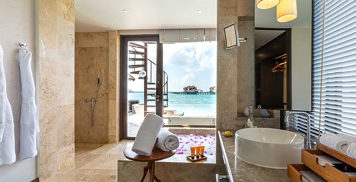 Ocean Pool Suite with Slide Badezimmer - Ozen Reserve Bolifushi