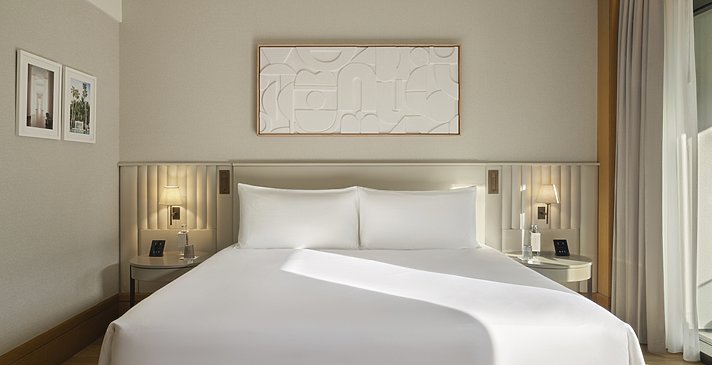 Rising Light Guestroom - Delano Dubai