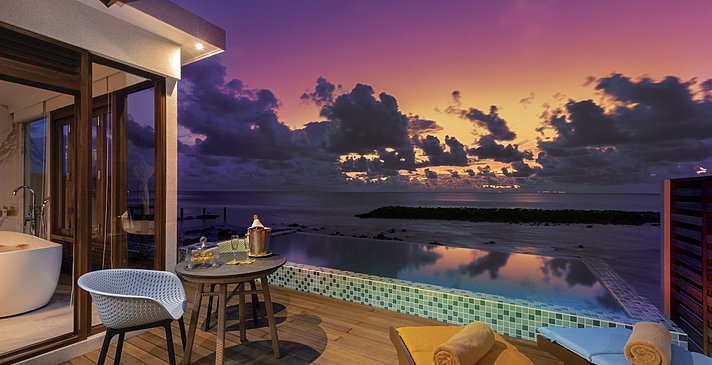 Sunset Water Villa mit Pool - Atmosphere Kanifushi