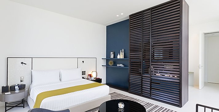 Schlafzimmer der Two Bedroom Pool Villa - The Oberoi Beach Resort, Al Zorah