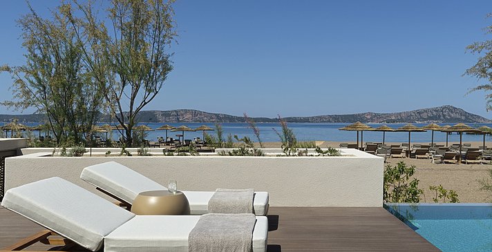 WOW Beachfront Infinity 1 BR Suite - W Costa Navarino