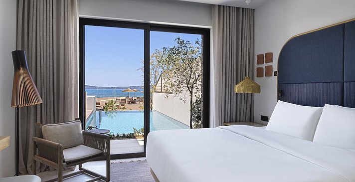 WOW Beachfront Infinity 1 BR Suite - W Costa Navarino