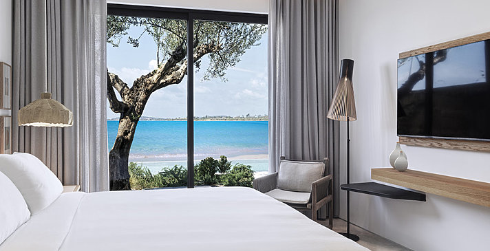 WOW Beachfront Infinity 1 BR Suite - W Costa Navarino