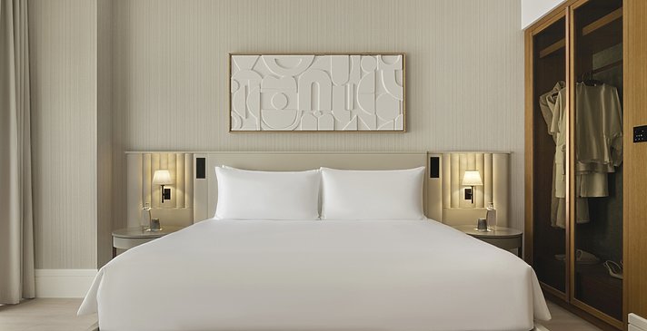 Waking Eclipse Suite - Delano Dubai