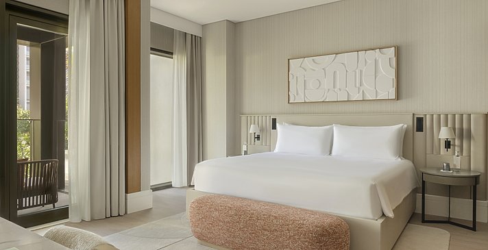 Waking Eclipse Suite - Delano Dubai