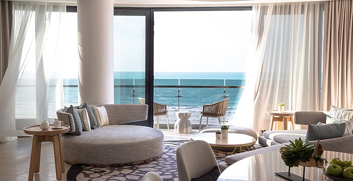 Wohn- und Essbereich Panoramic Ocean Suite