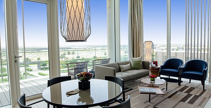 Wohnbereich Deluxe Suite mit Balkon
